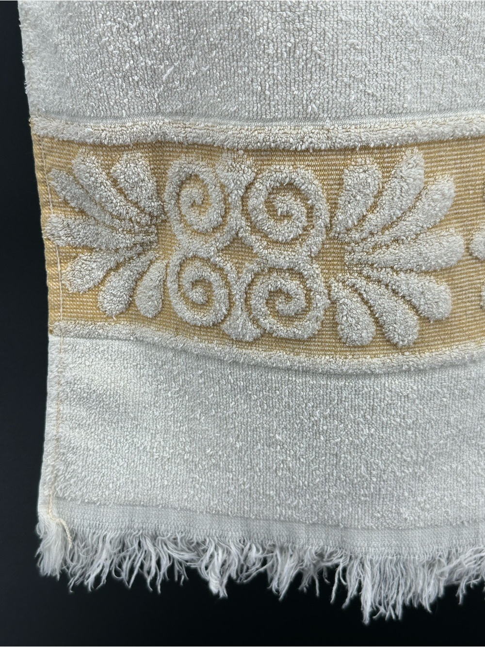 Vintage Cannon Monticello embossed beige/yellow towel - Picture 6 of 8
